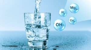 Read more about the article Uống nhiều nước ion kiềm là tốt. Sự thật có đúng như những gì nhà quảng cáo đang tung hô?